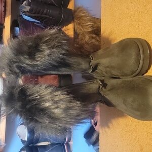 womens moss green, size 9 boots